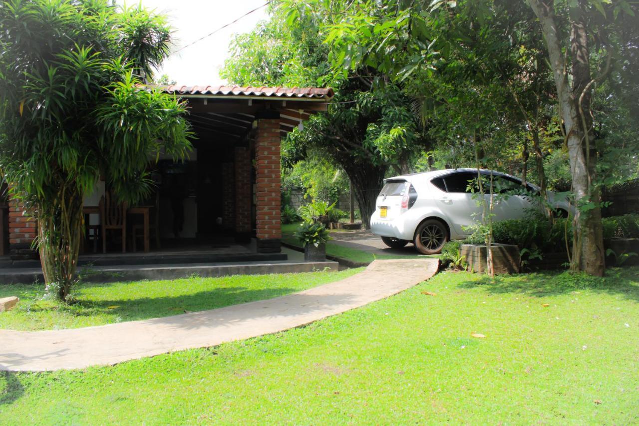 אנוראדפורה Green Cottage מראה חיצוני תמונה