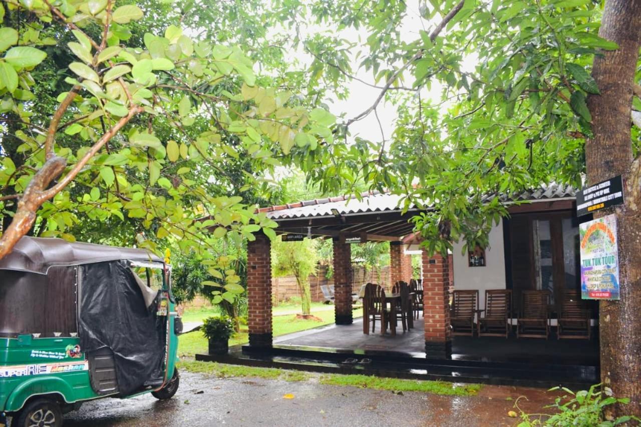 אנוראדפורה Green Cottage מראה חיצוני תמונה